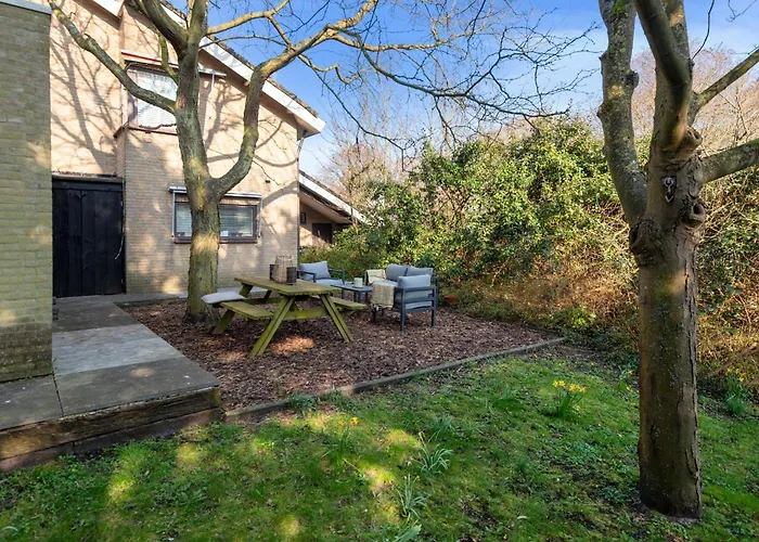 Casa With Free Parking And Garden Zandvoort